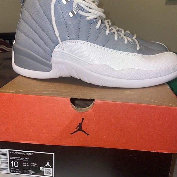Men’s size 10 air jordan 12 retro’s. - Picture 5 of 5